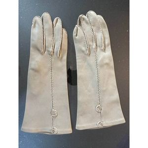 Vintage Grandoe Ladies Gloves w/ Small Pearls - size 6 1/2